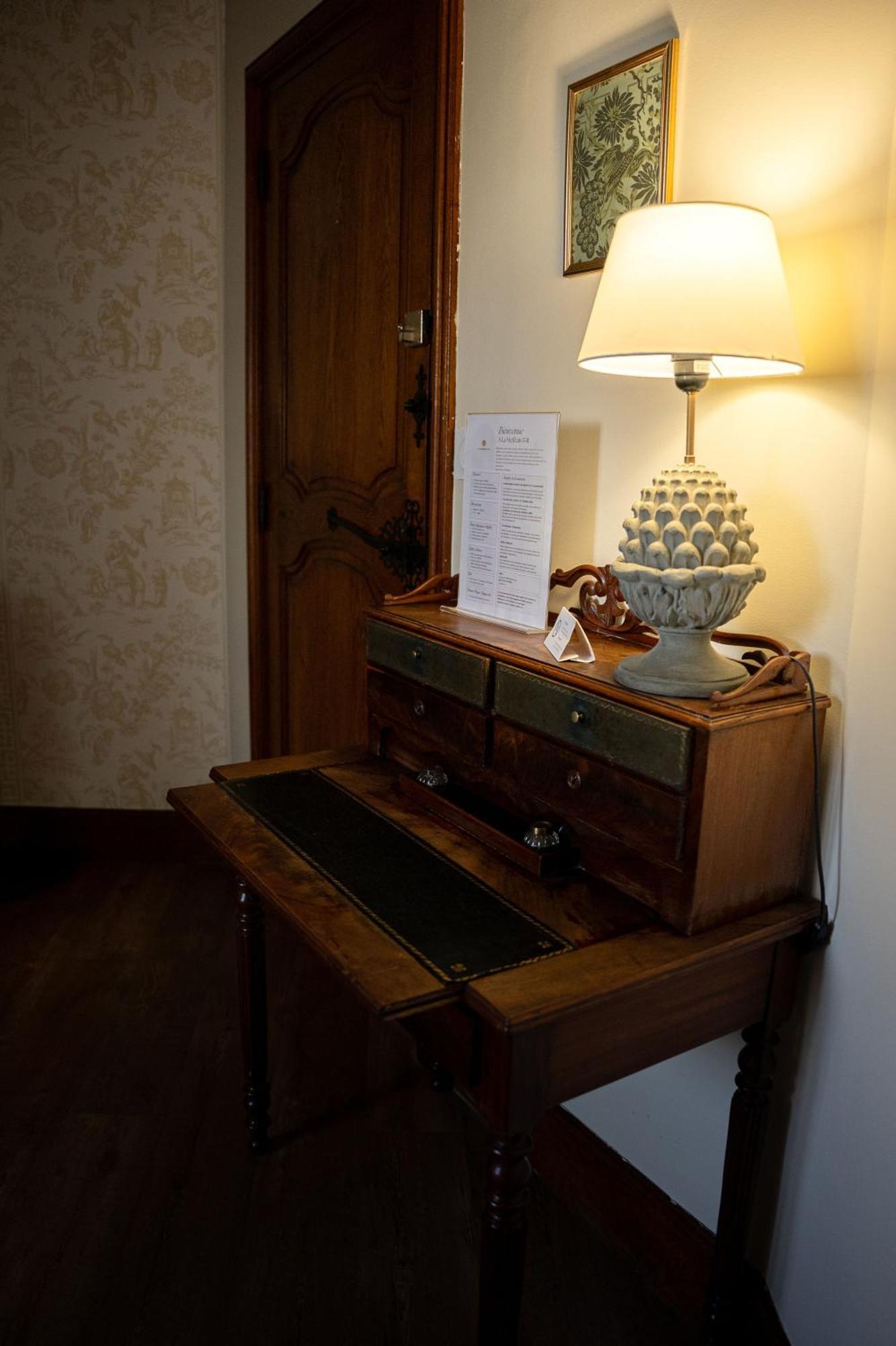 La Meffrais 1741 Bed & Breakfast Dinan Room photo